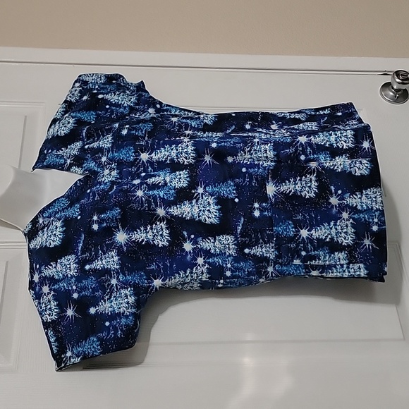 S.C.R.U.B.S. Women's Christmas Tree Print Short Sleeve Scrub Shirt Size XSmall - Picture 3 of 5